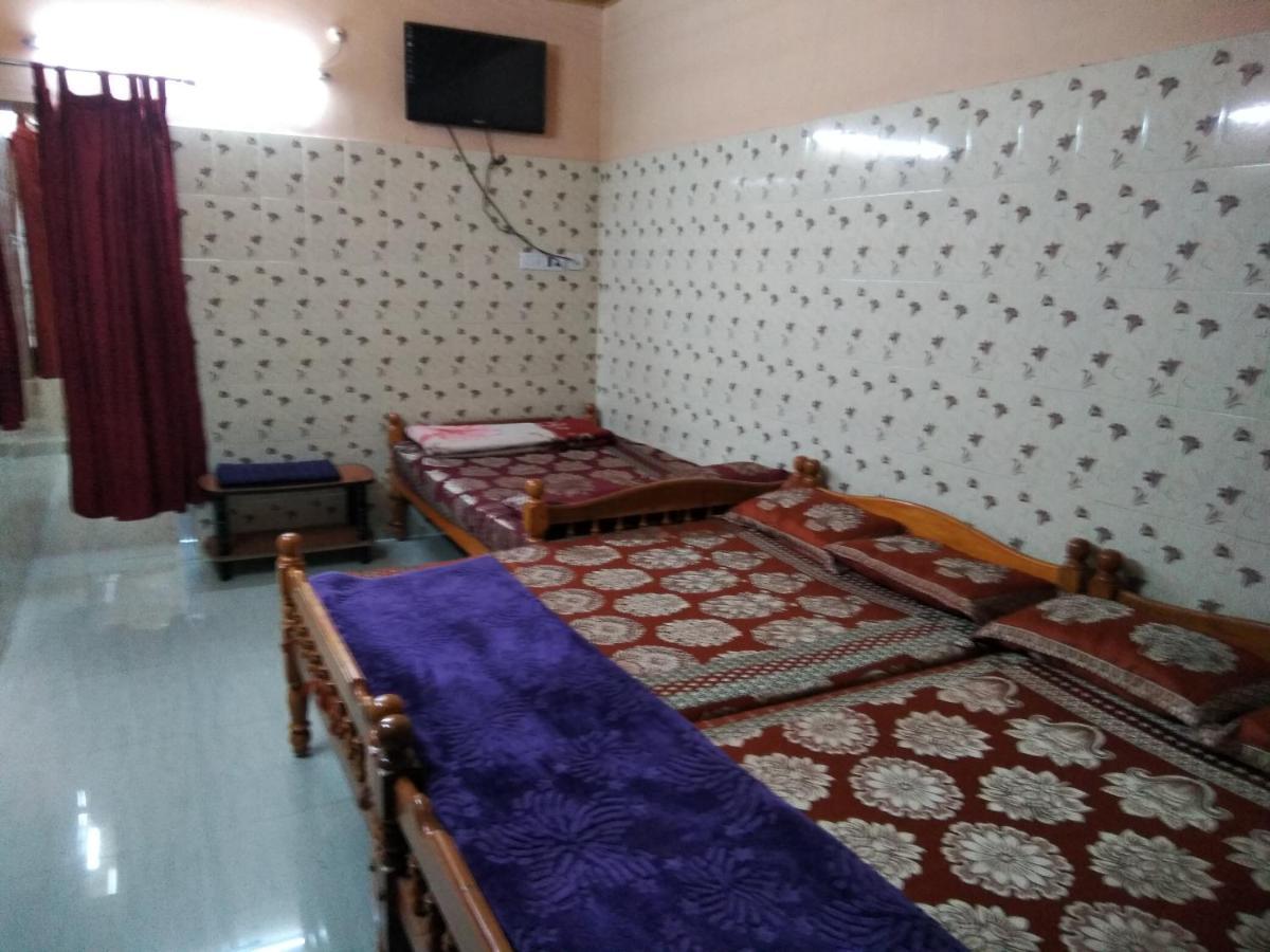 Maniis Homestay Valparai Exterior photo