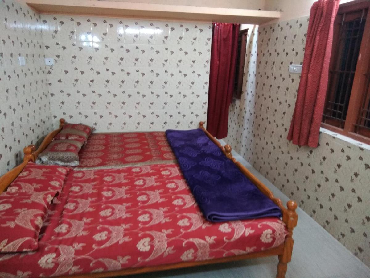 Maniis Homestay Valparai Exterior photo